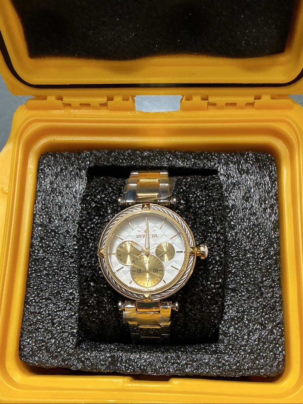 Invicta Bolt Latticia Women's Watch - 36.5mm. Steel. Gold (28960)